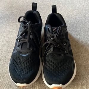 Black adidas  bounce edge new shoes never wear